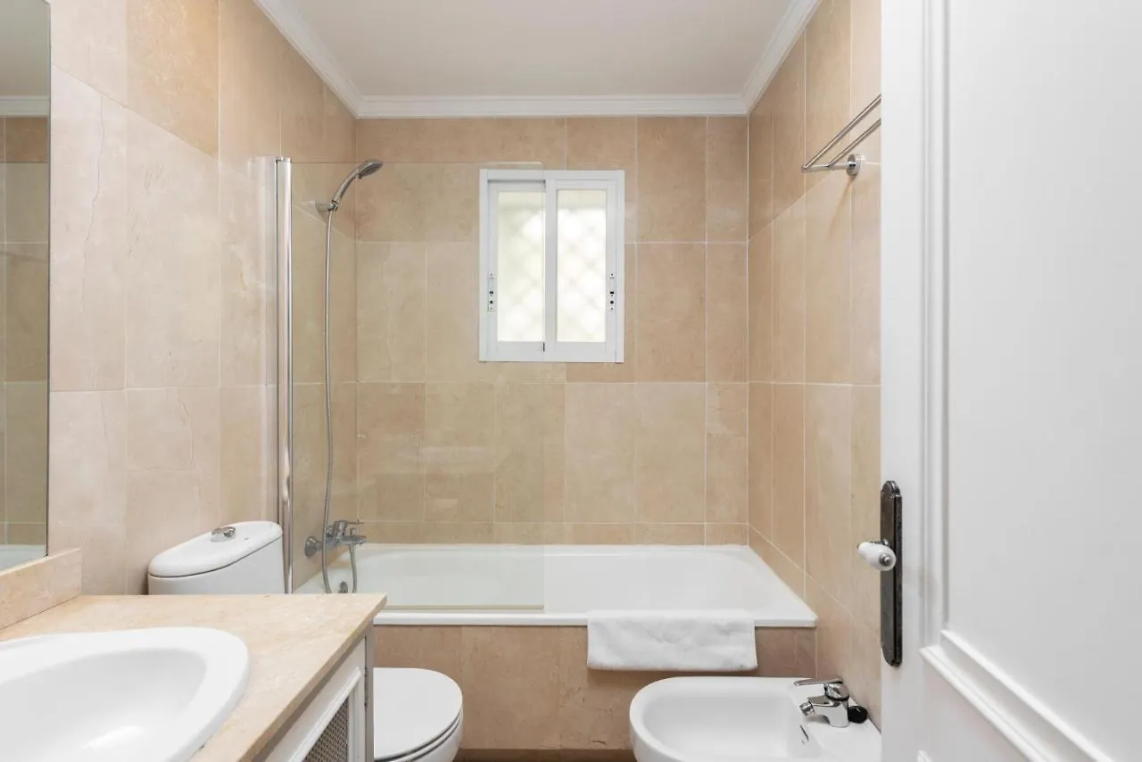 מארבלה Bright 2 Bedroom Apartment With Parking Space And Swimming Pools In Aloha Gardens