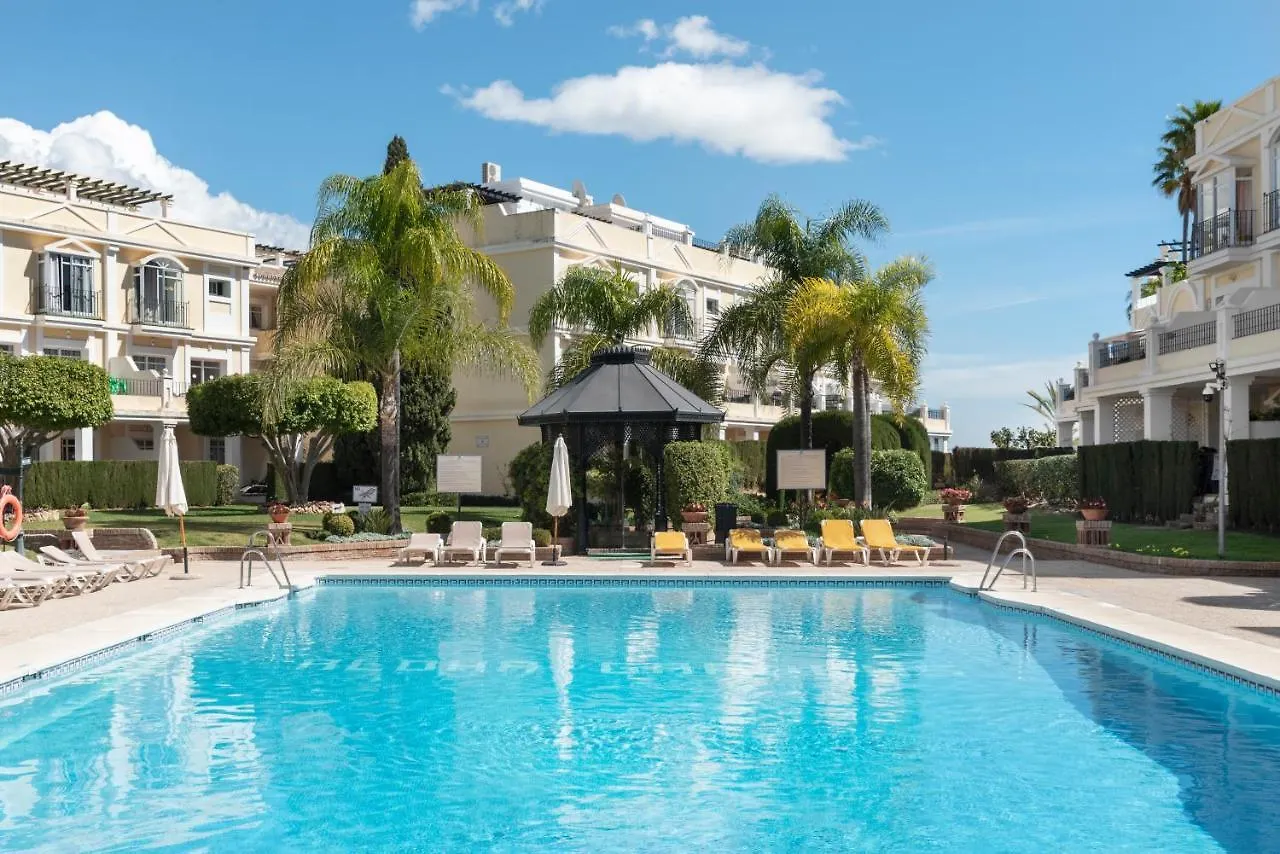 מארבלה Bright 2 Bedroom Apartment With Parking Space And Swimming Pools In Aloha Gardens