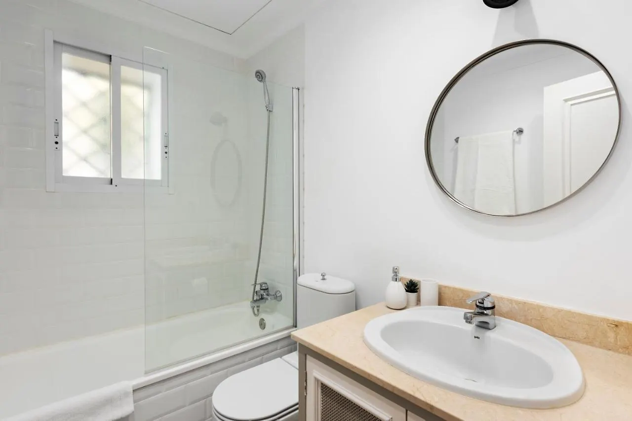 Bright 2 Bedroom Apartment With Parking Space And Swimming Pools In Aloha Gardens Marbella