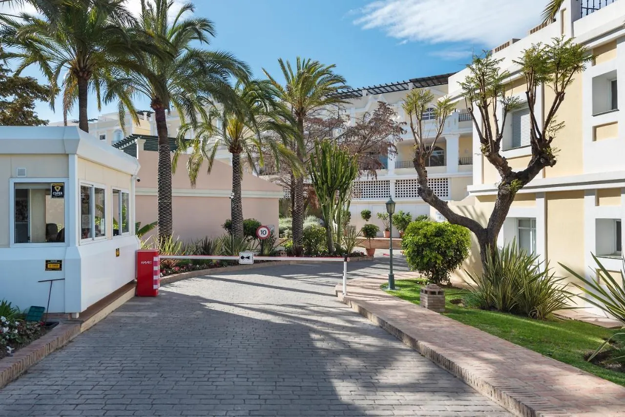Bright 2 Bedroom Apartment With Parking Space And Swimming Pools In Aloha Gardens Marbella Espanha