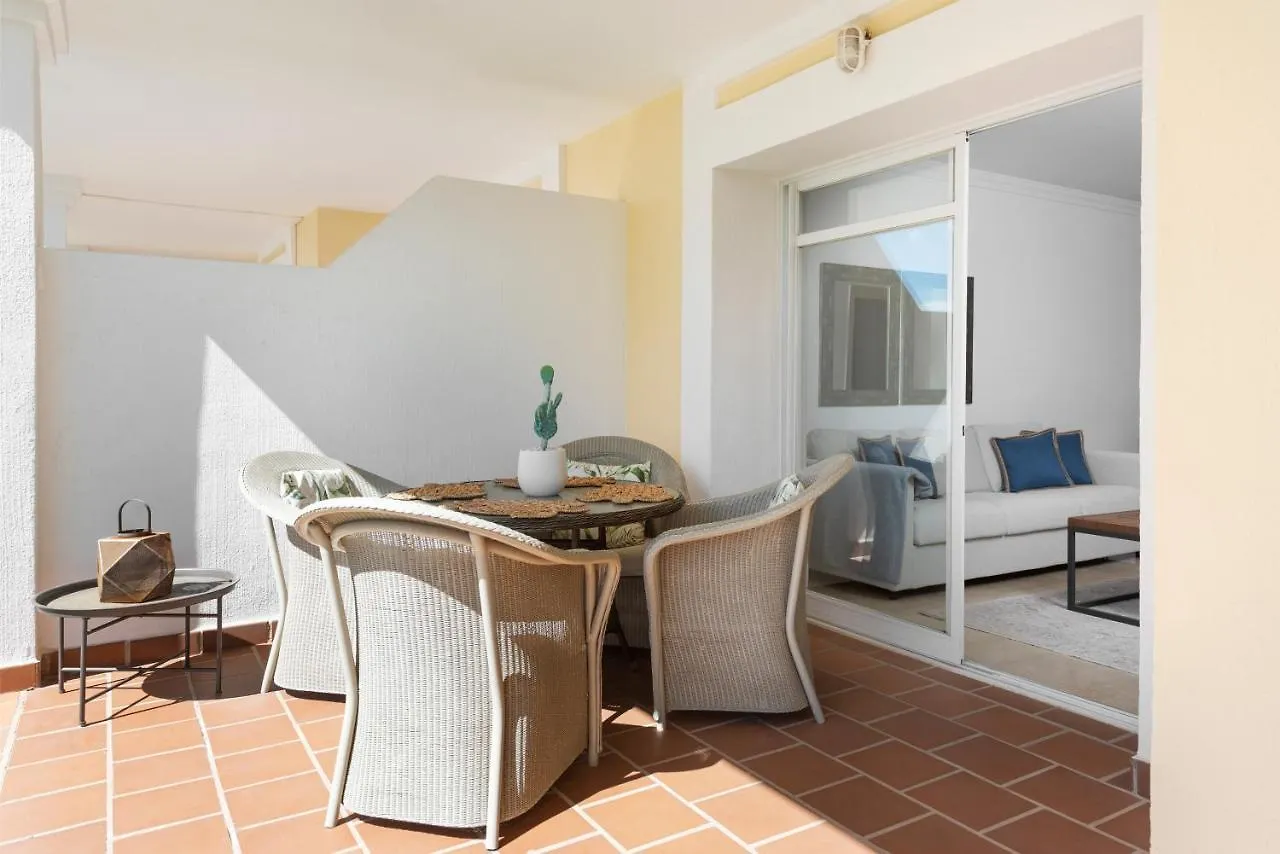 Bright 2 Bedroom Apartment With Parking Space And Swimming Pools In Aloha Gardens Marbella