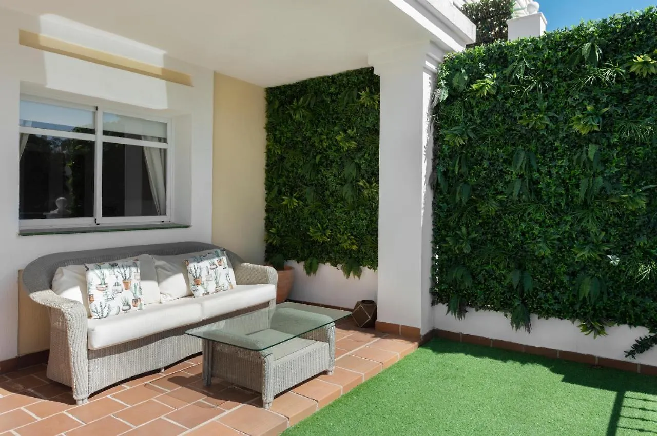 Bright 2 Bedroom Apartment With Parking Space And Swimming Pools In Aloha Gardens Marbella Espanha