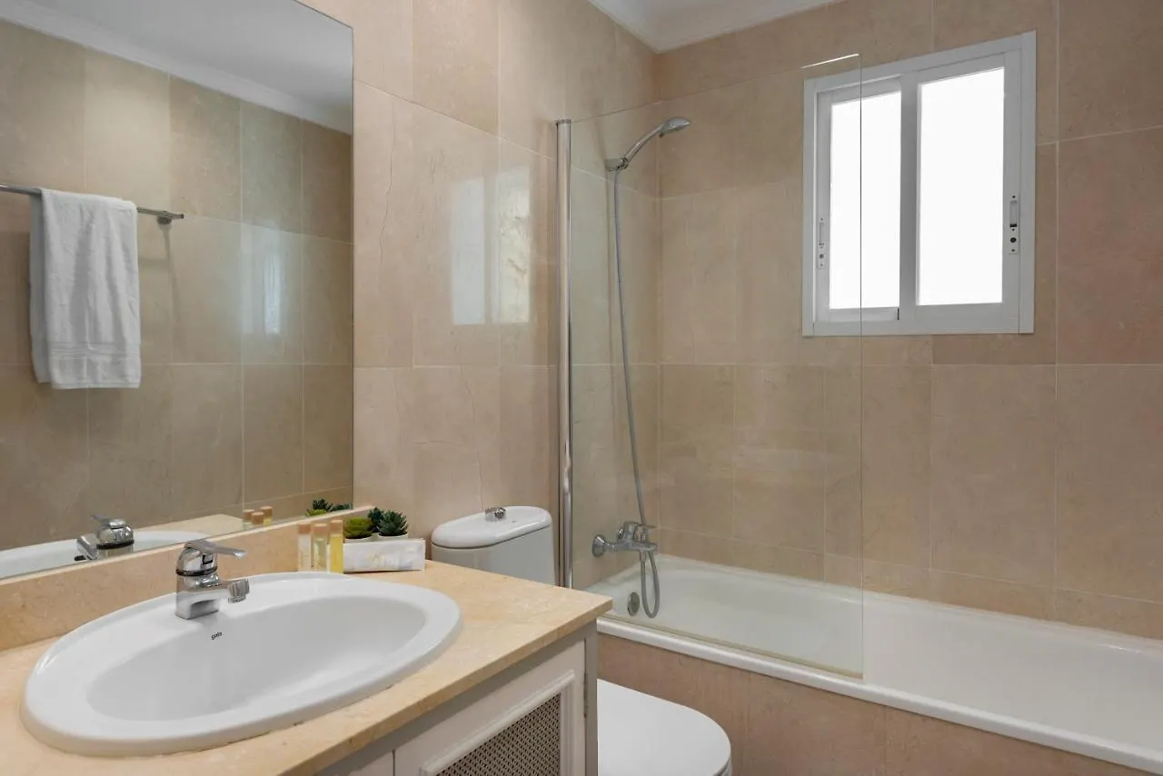 Bright 2 Bedroom Apartment With Parking Space And Swimming Pools In Aloha Gardens Marbella 0*,