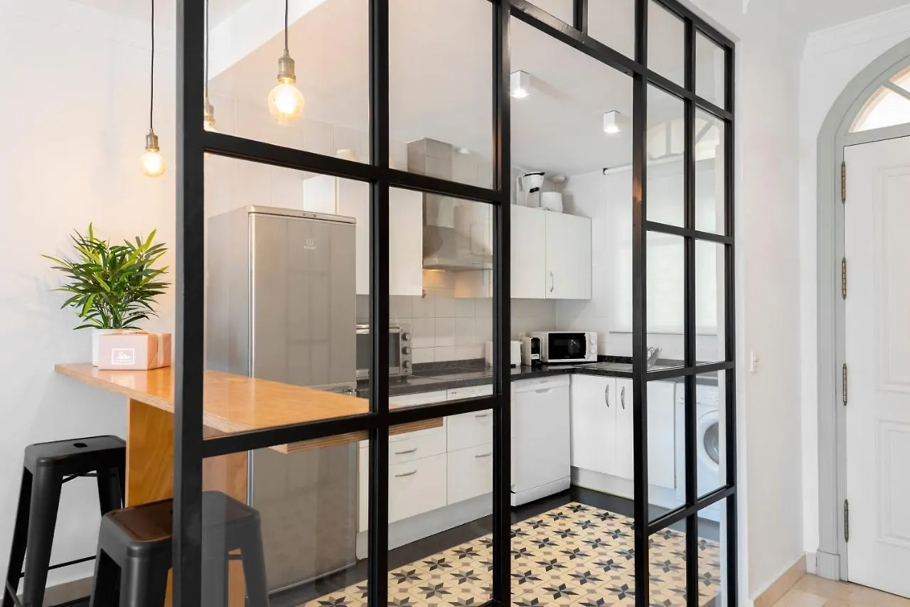 Bright 2 Bedroom Apartment With Parking Space And Swimming Pools In Aloha Gardens Marbella