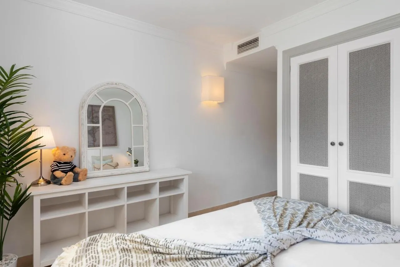 Bright 2 Bedroom Apartment With Parking Space And Swimming Pools In Aloha Gardens Marbella