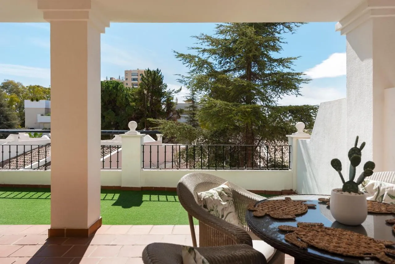 Bright 2 Bedroom Apartment With Parking Space And Swimming Pools In Aloha Gardens Marbella 0*,